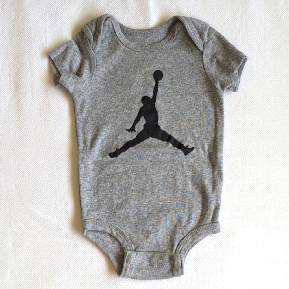 air jordan gray graphic cotton short sleeve bodysuit diaper shirt 0-6 months